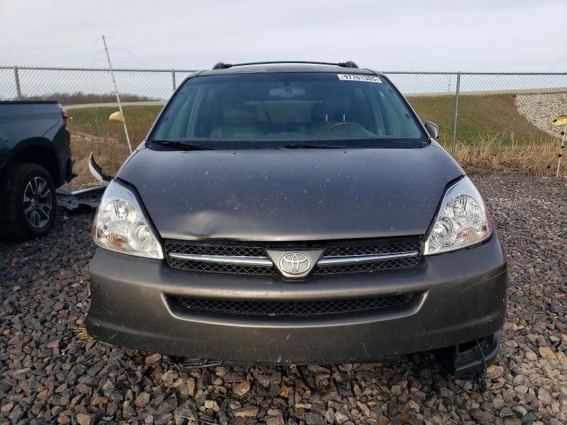 2005 Toyota Sienna xle
