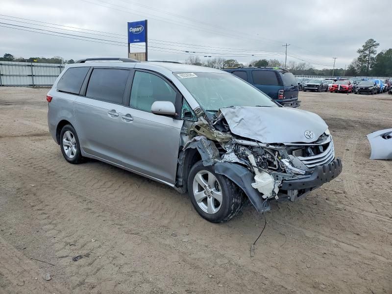 2016 Toyota Sienna le