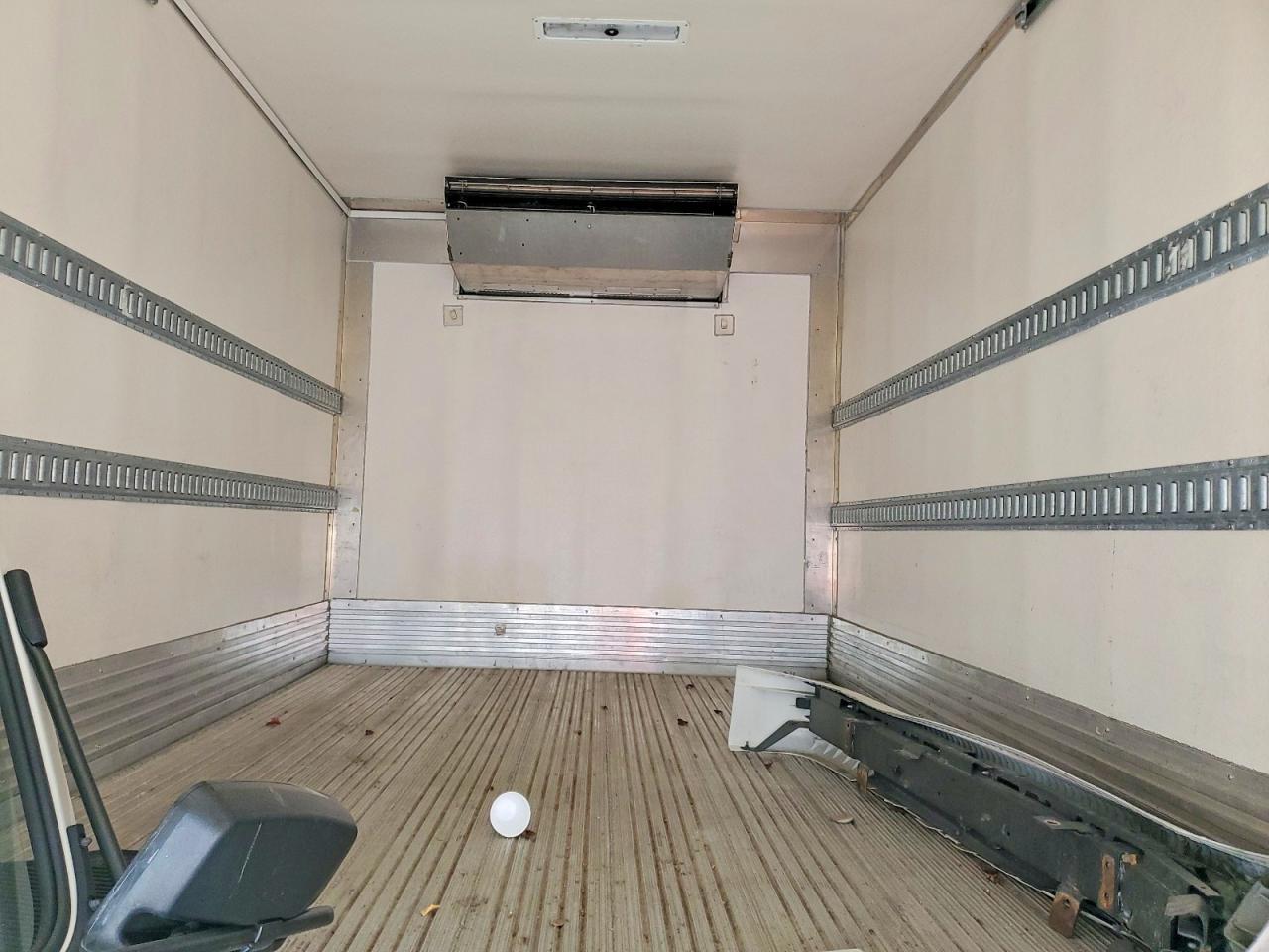 2023 Isuzu NRR Refrigerated BOX Truck