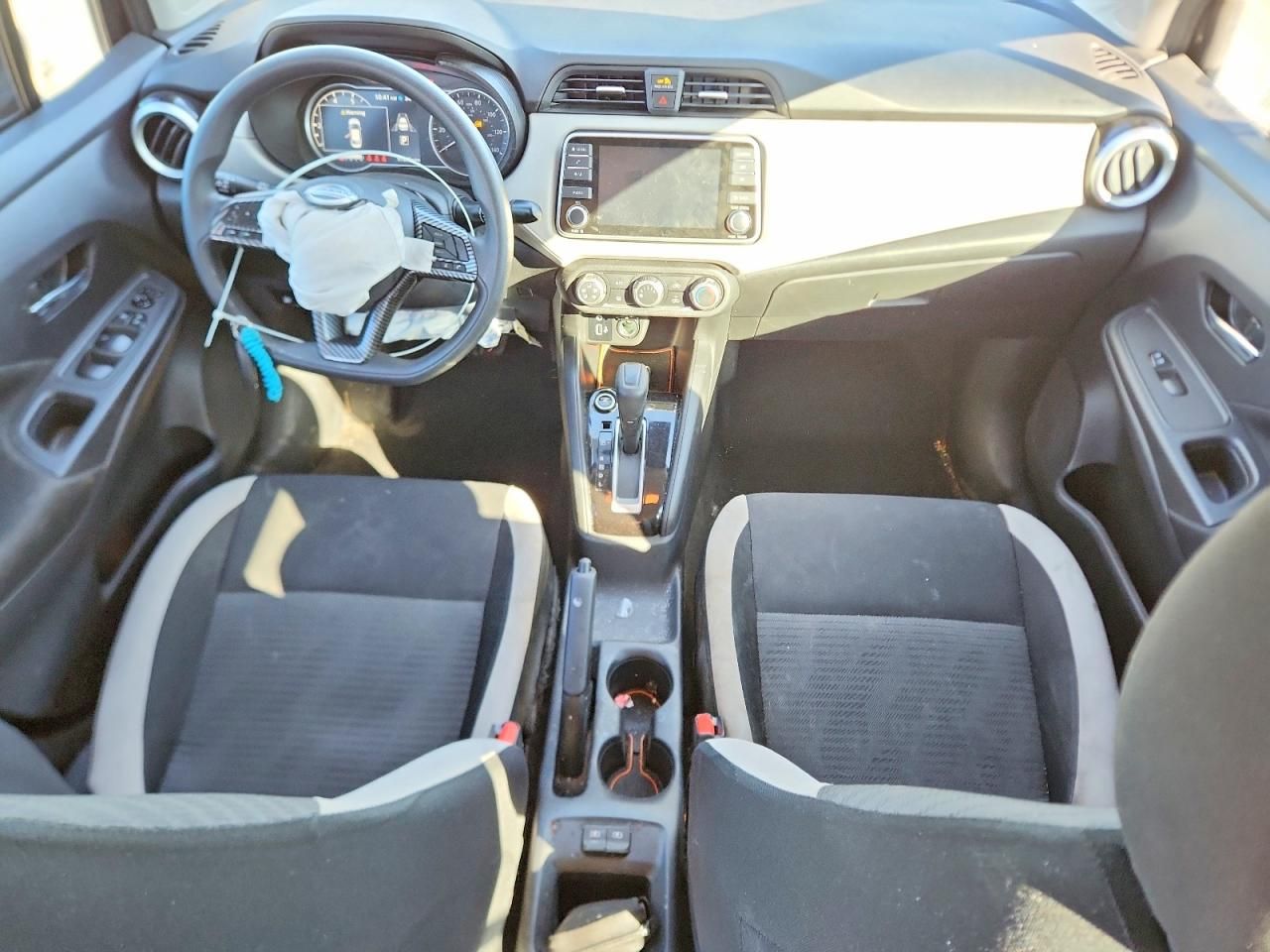 2022 Nissan Versa sv