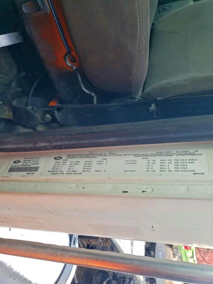 2016 Mack CHU613 Semi Truck