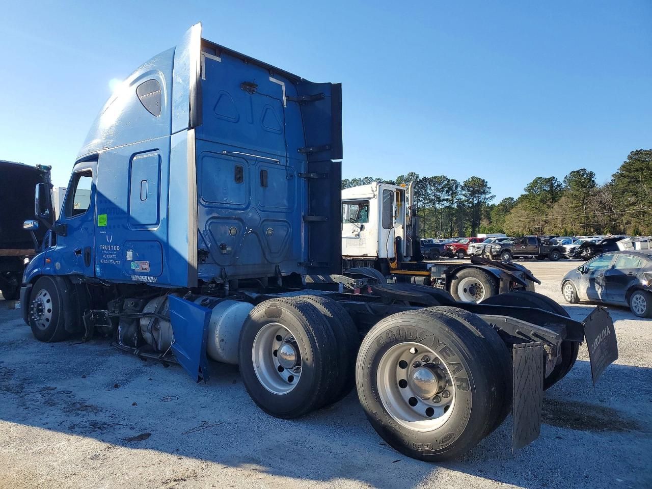 2016 Freightliner Cascadia 113 Semi Truck
