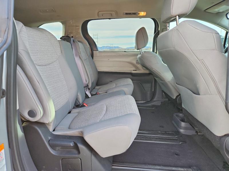 2024 Toyota Sienna le