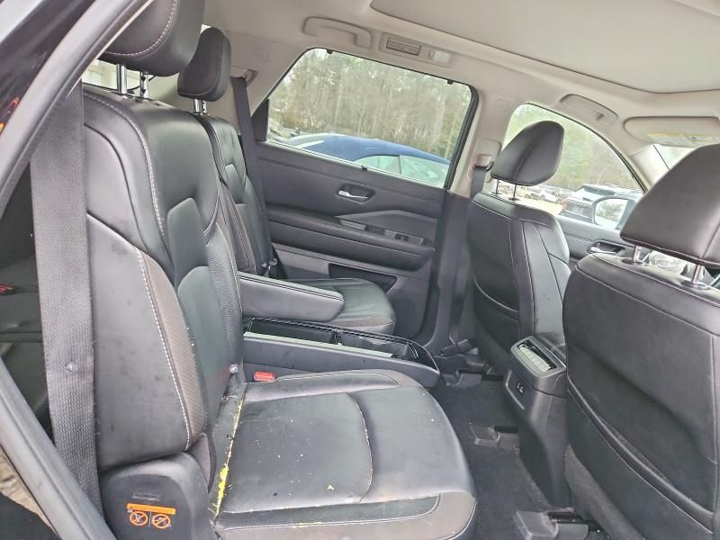 2022 Nissan Pathfinder sl