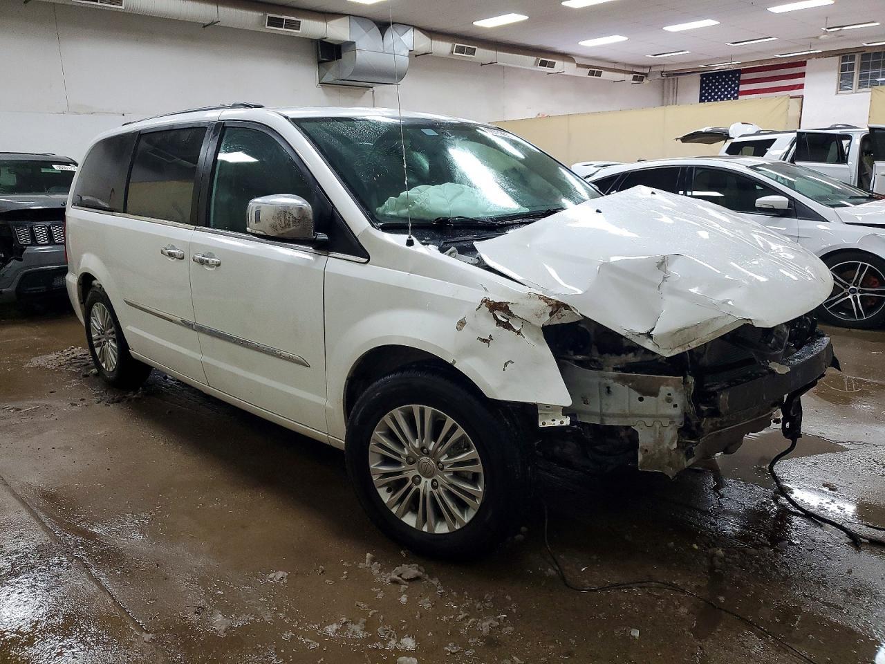 2015 Chrysler Town & Country Touring l