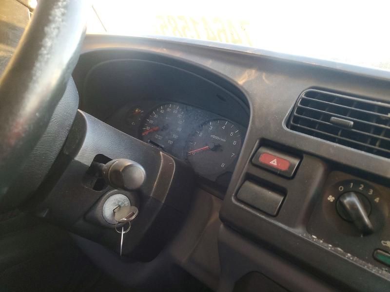 2000 Nissan Frontier Crew Cab XE