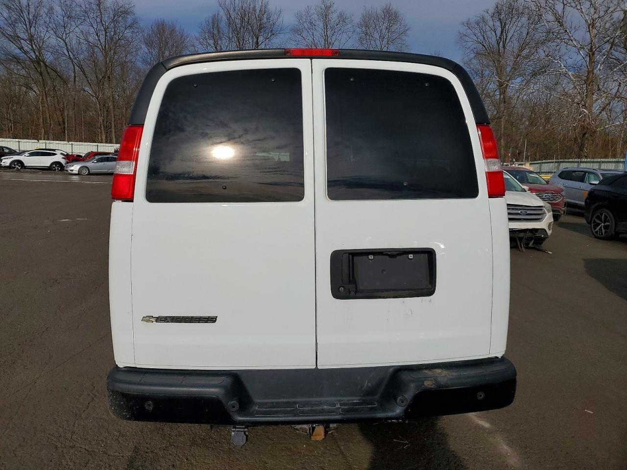 2022 Chevrolet Express G3500 LS