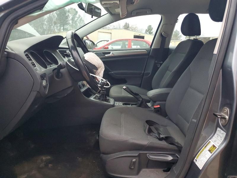 2017 Volkswagen Golf Sportwagen s