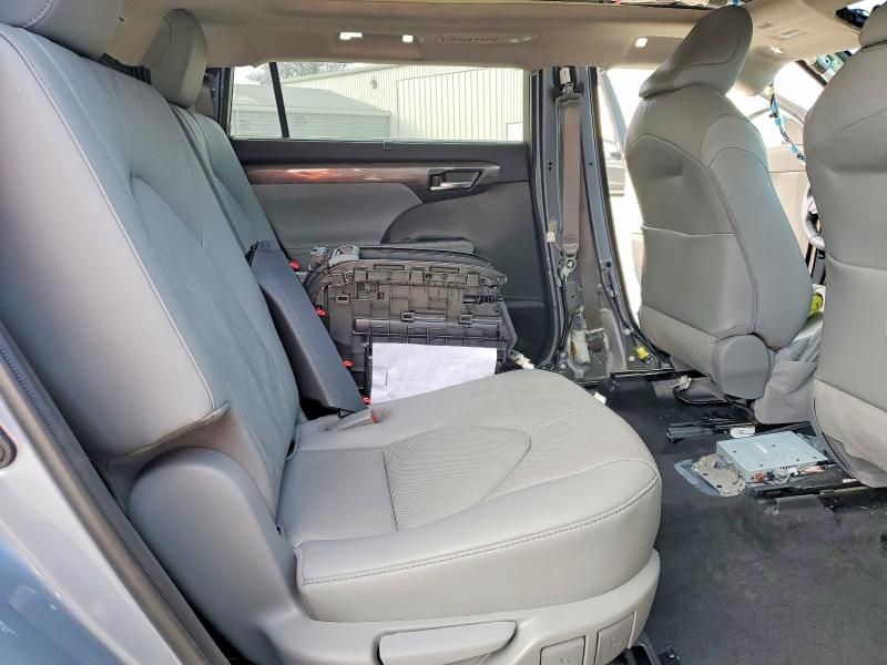 2020 Toyota Highlander Platinum