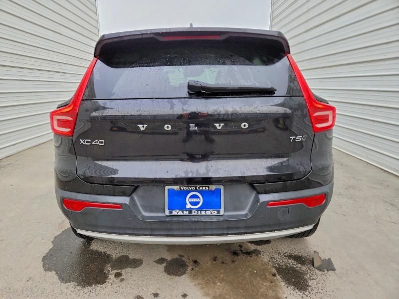 2021 Volvo Xc40 T5 Momentum