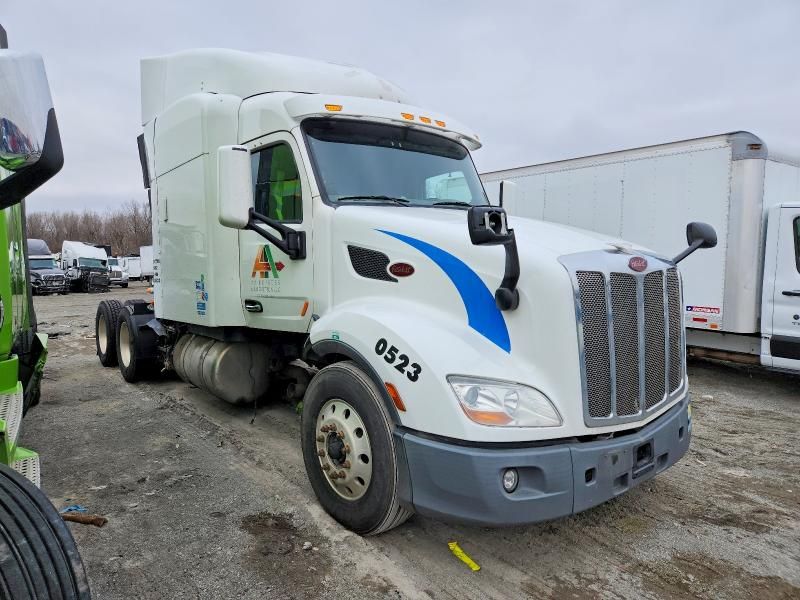 2016 Peterbilt Tractor 2016 Peterbilt 579 Semi Truck