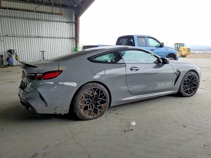 2022 BMW M8