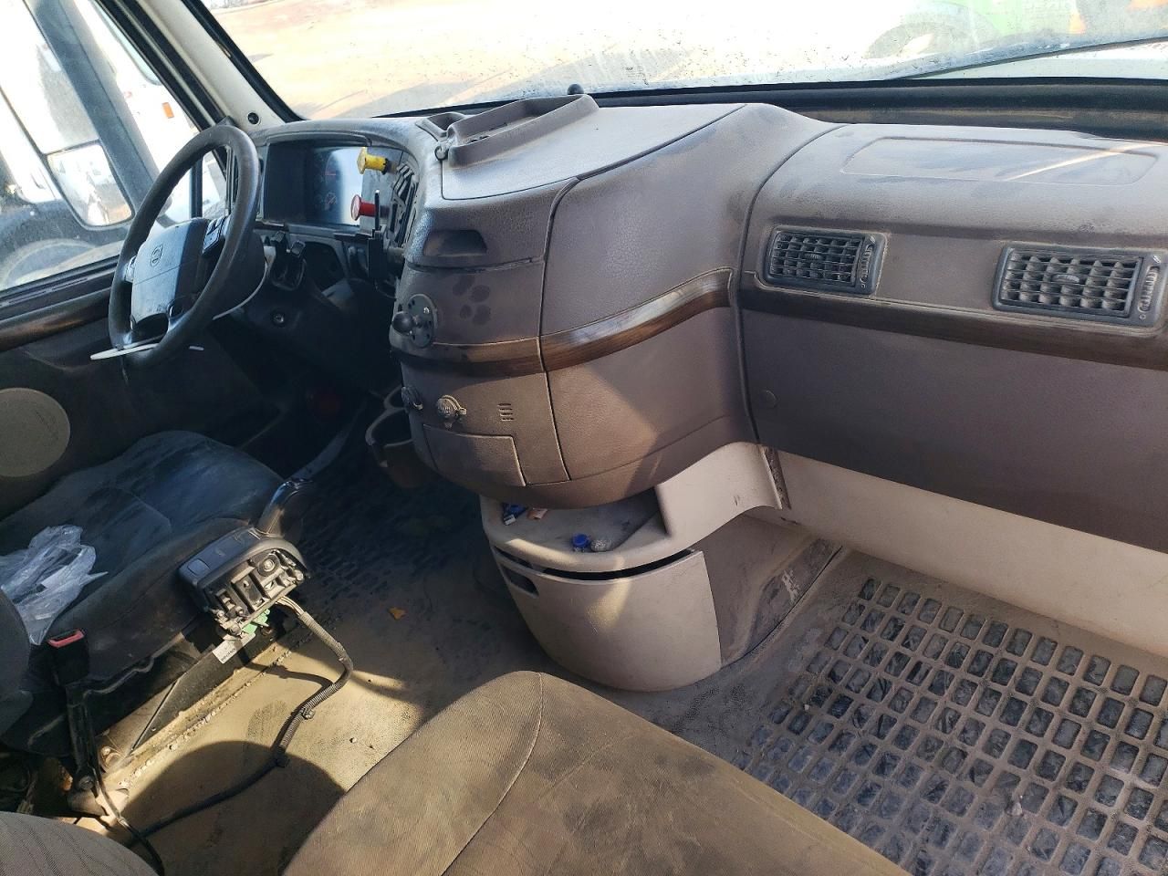 2016 Volvo VNL Semi Truck