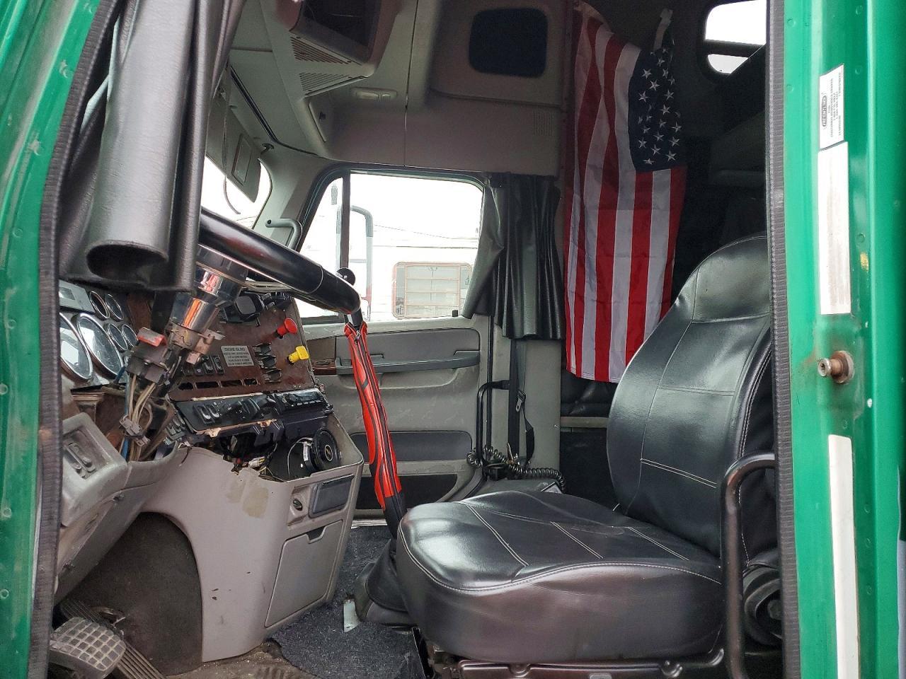 2006 Freightliner Convention Semi Truck