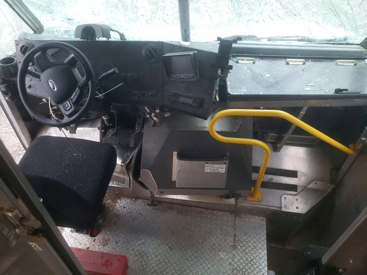 2022 Ford E450 Delivery Truck