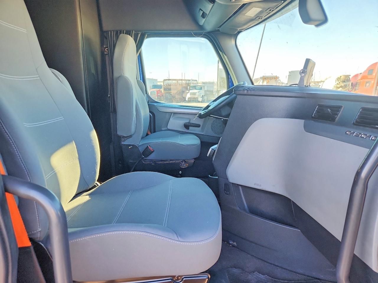 2020 Freightliner Cascadia 126 Semi Truck