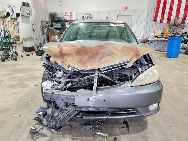 2005 Toyota Camry le