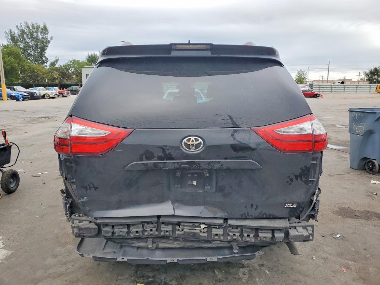 2018 Toyota Sienna XLE