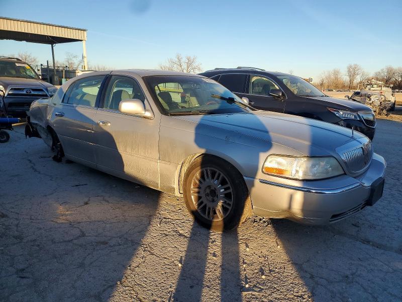 2007 Lincoln Town car Signature Limited
