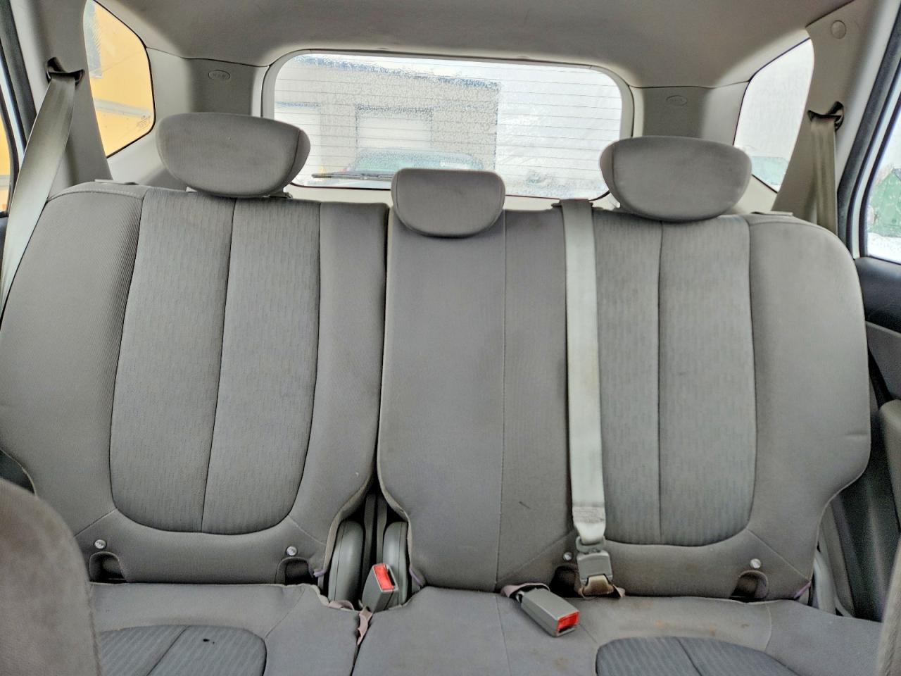 2008 KIA Rondo lx