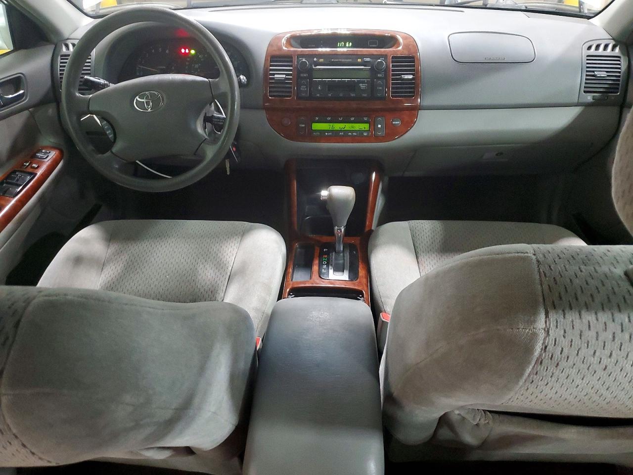 2004 Toyota Camry le