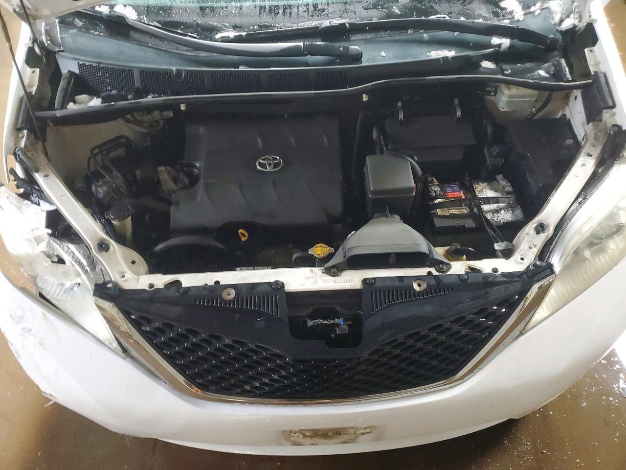 2011 Toyota Sienna le 8-passenger