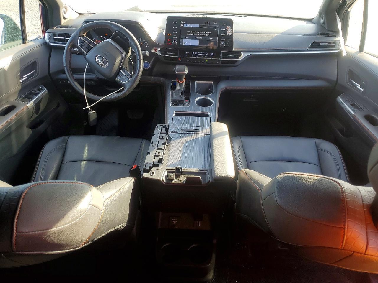 2021 Toyota Sienna xse