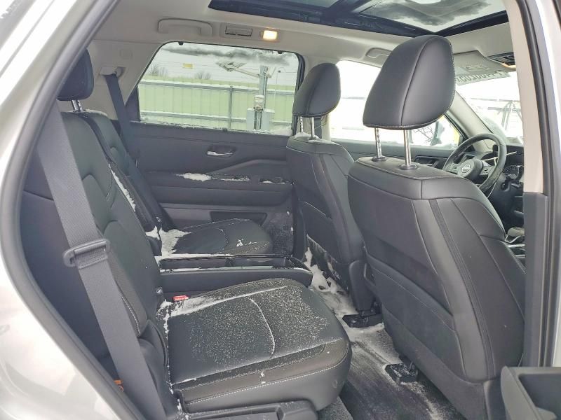 2025 Nissan Pathfinder sl