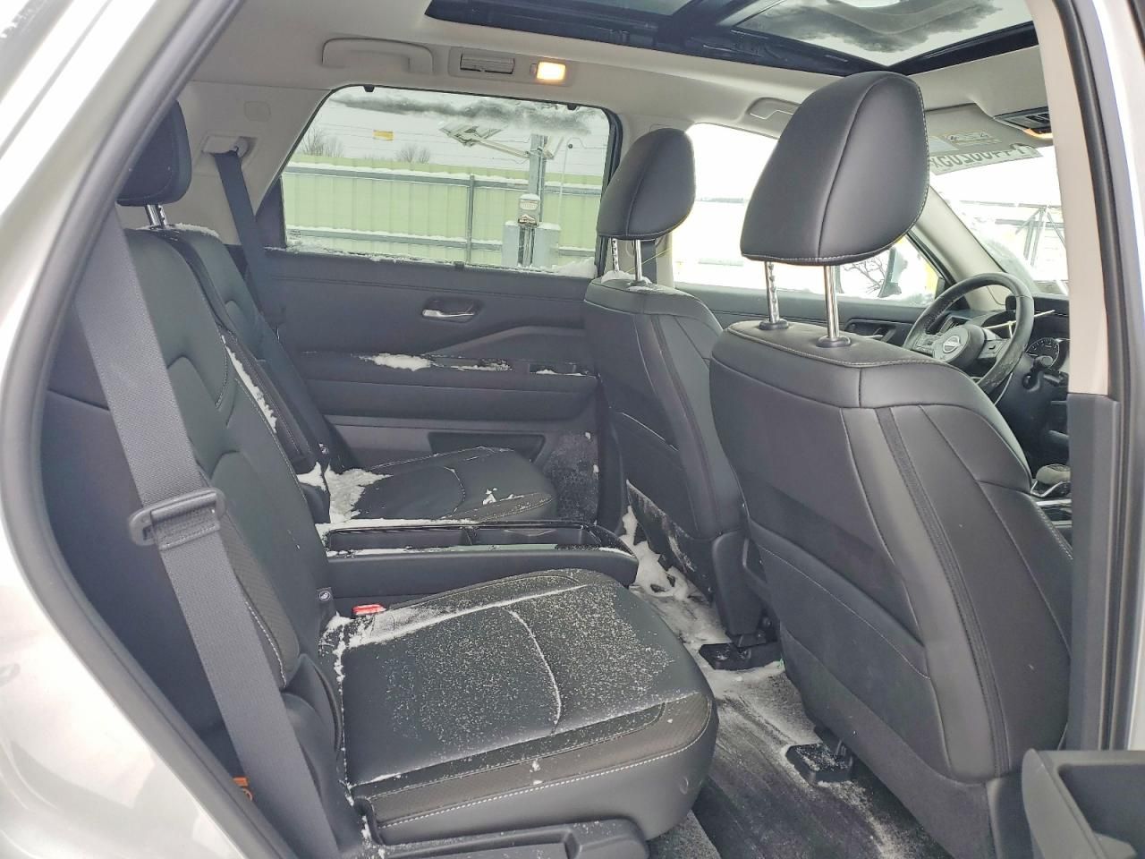 2025 Nissan Pathfinder sl