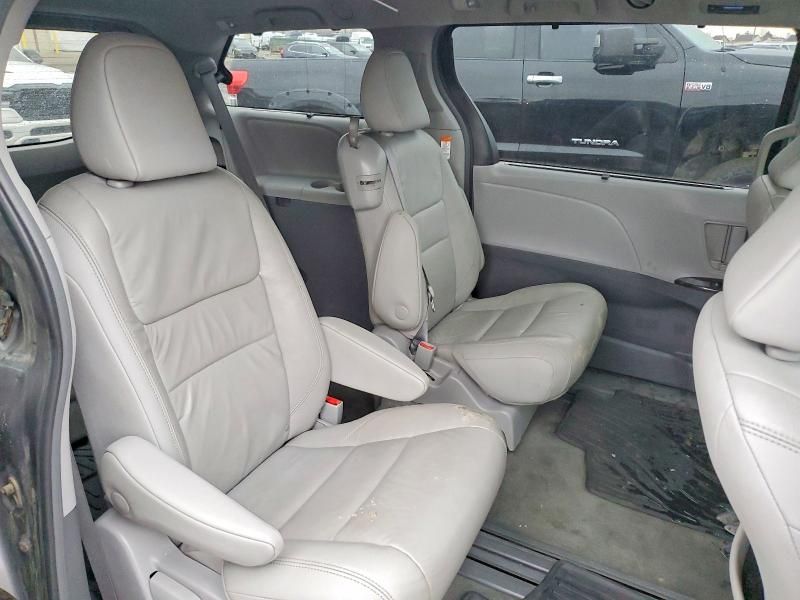 2018 Toyota Sienna xle
