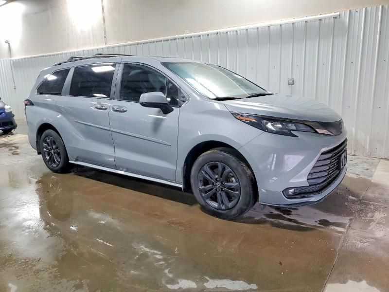 2024 Toyota Sienna xse