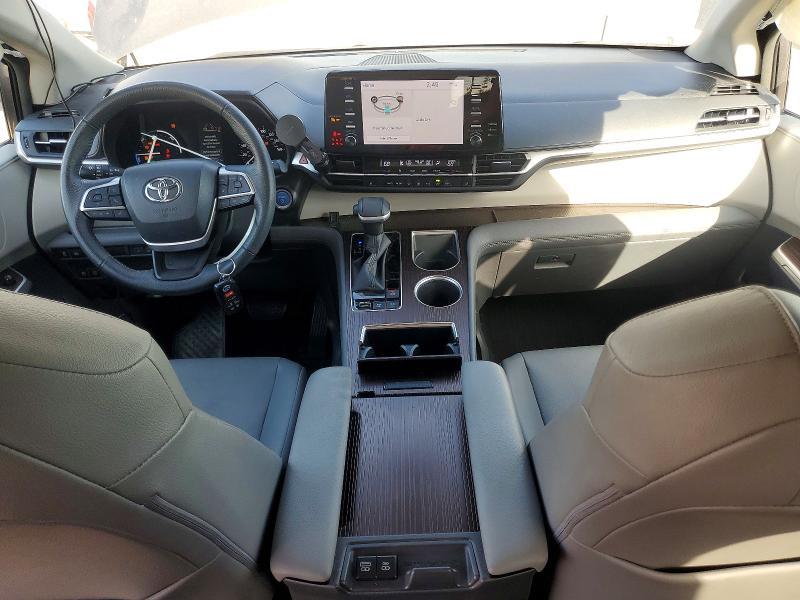 2023 Toyota Sienna xle 8-passenger