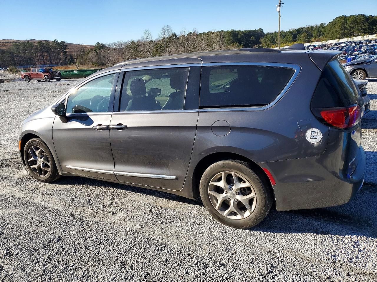 2017 Chrysler Pacifica Touring l