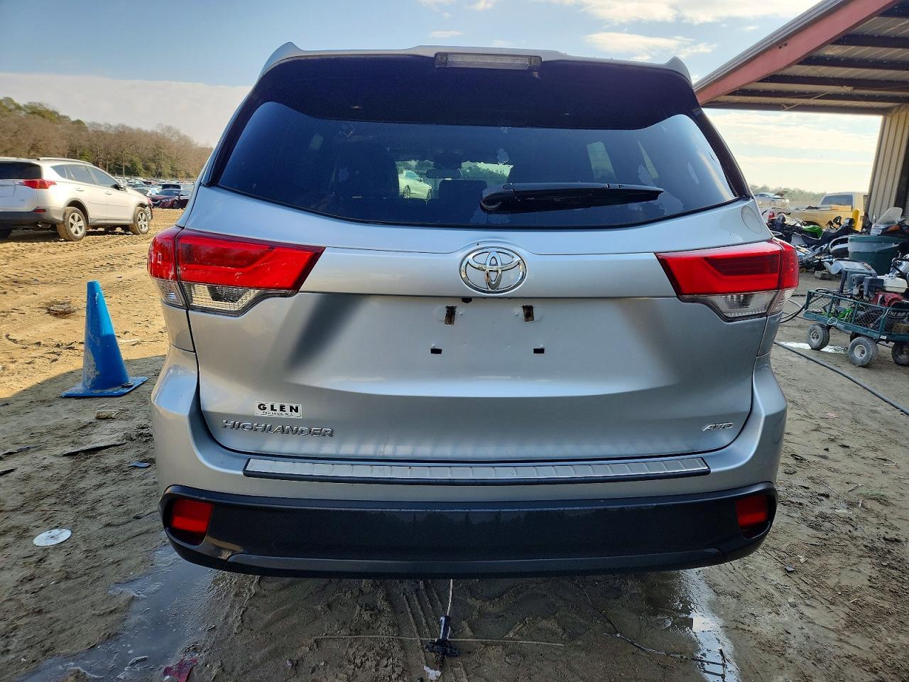 2017 Toyota Highlander le