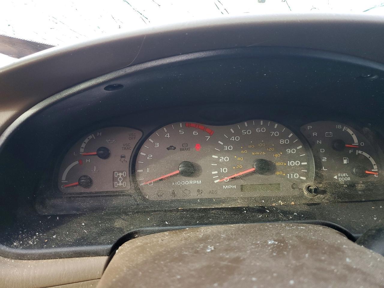 2004 Toyota Sequoia SR5