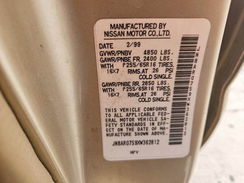 1999 Nissan Pathfinder xe
