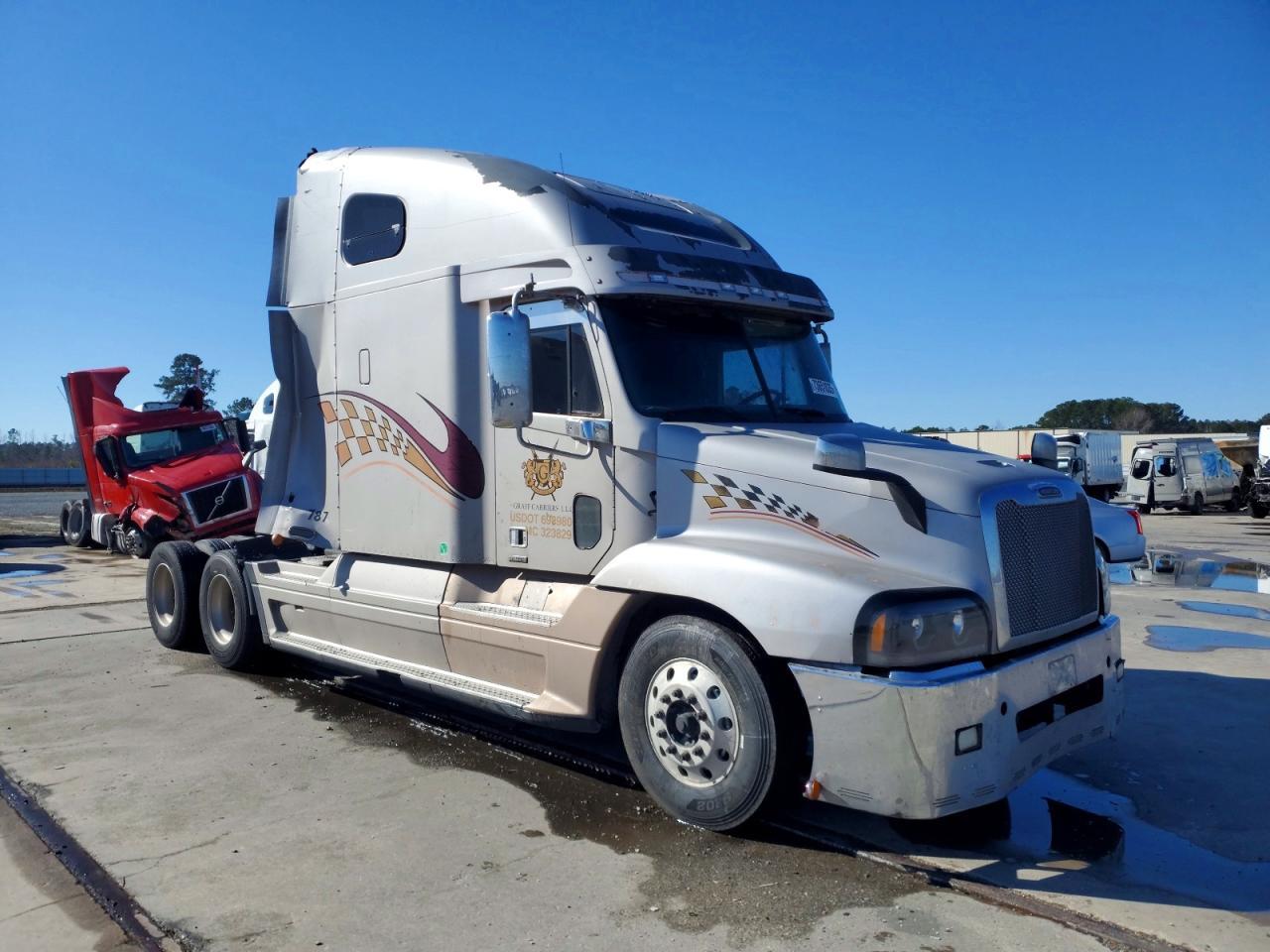 2005 Freightliner CST120 Semi Truck