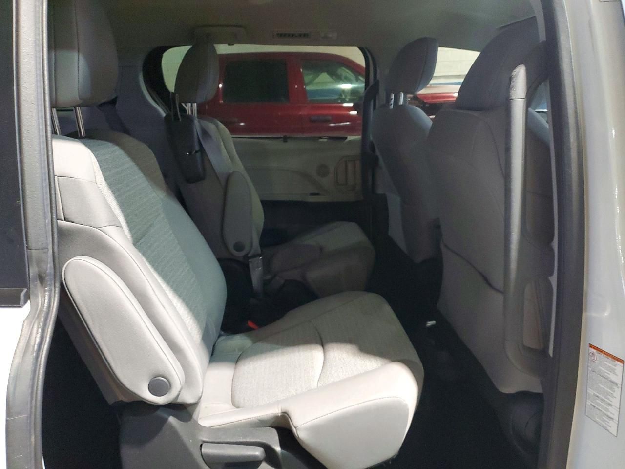 2023 Toyota Sienna le