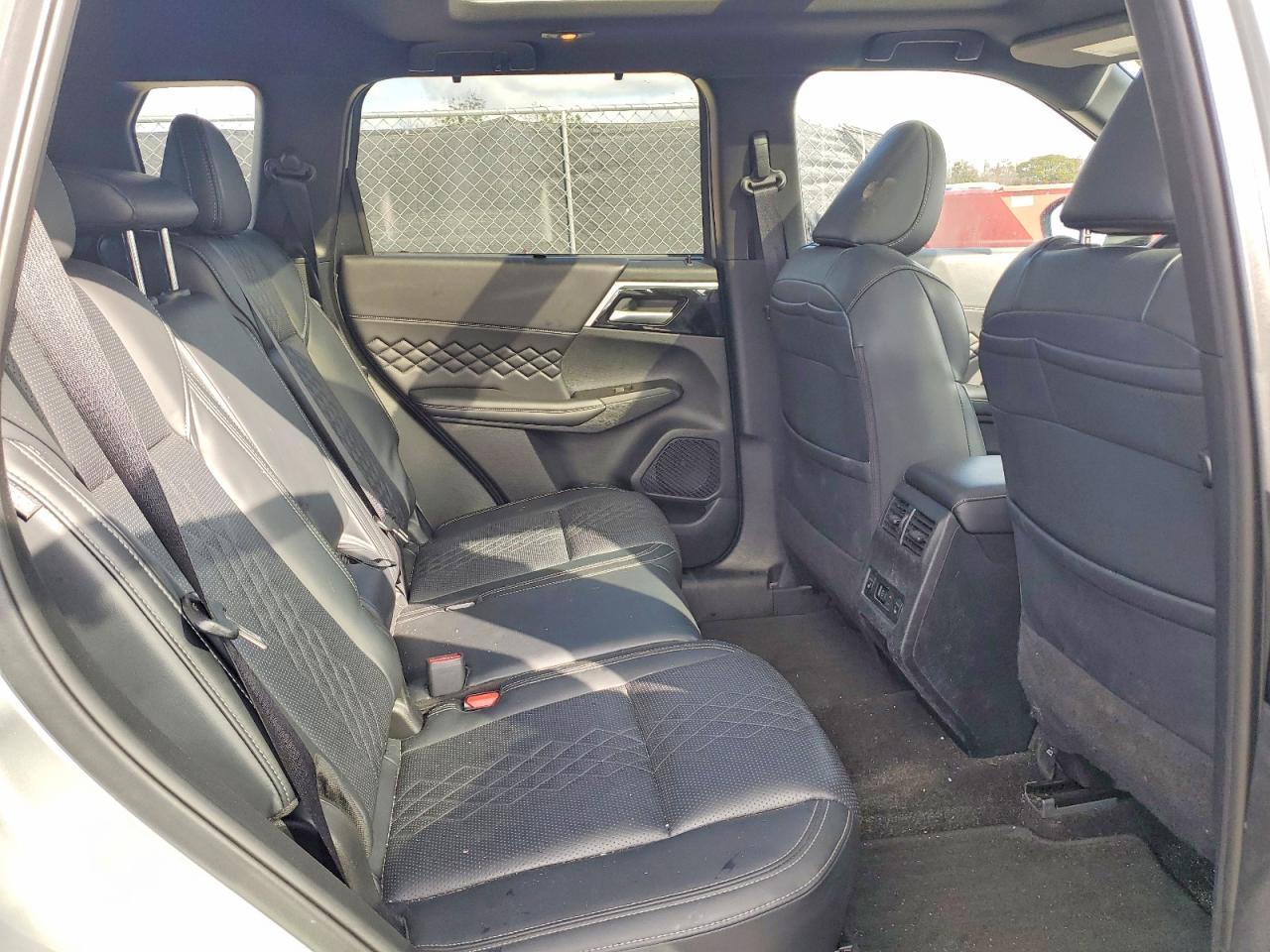 2024 Mitsubishi Outlander sel