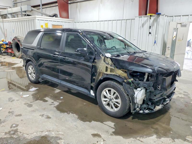 2023 KIA Carnival lx
