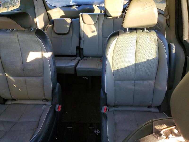2017 KIA Sedona lx
