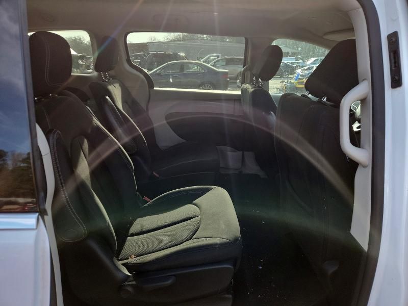 2020 Chrysler Voyager lx