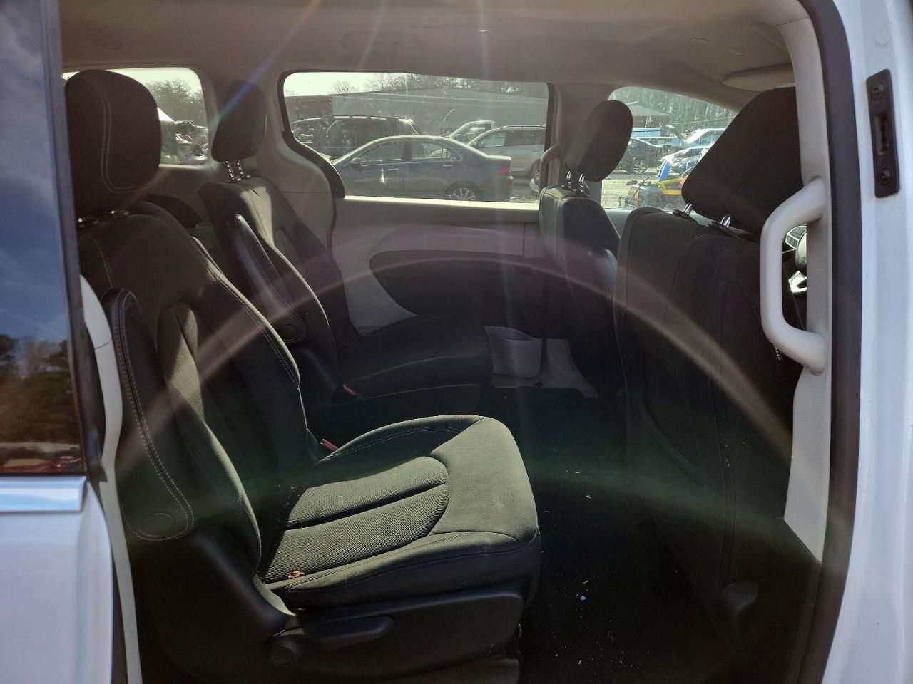 2020 Chrysler Voyager lx