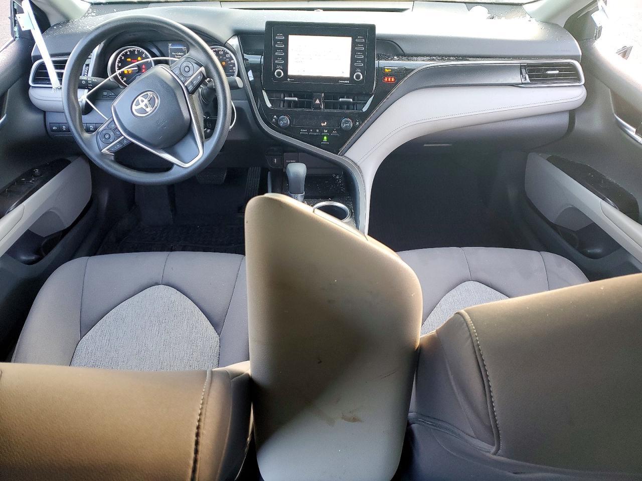 2022 Toyota Camry le