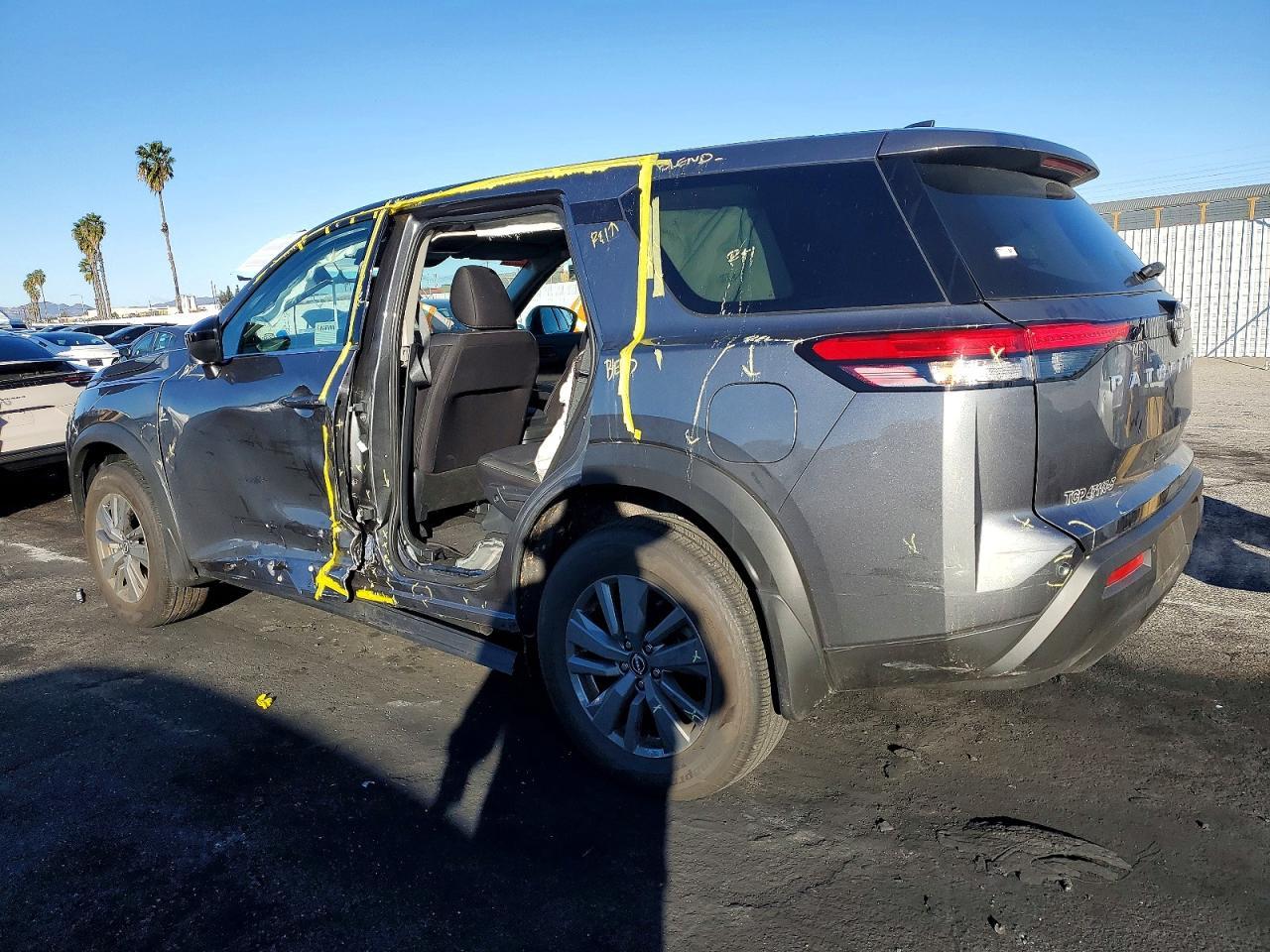 2025 Nissan Pathfinder s