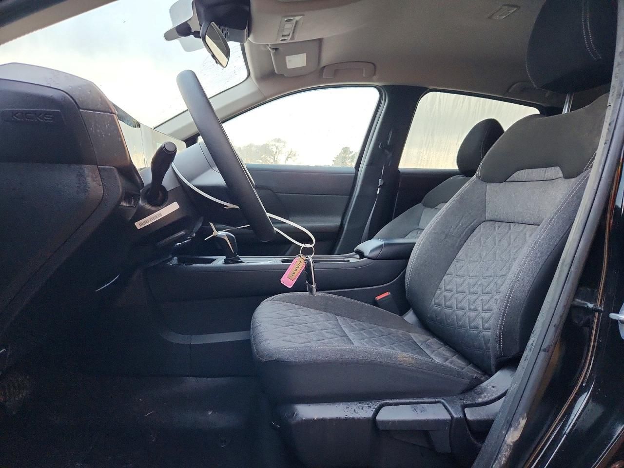 2025 Nissan Kicks sv