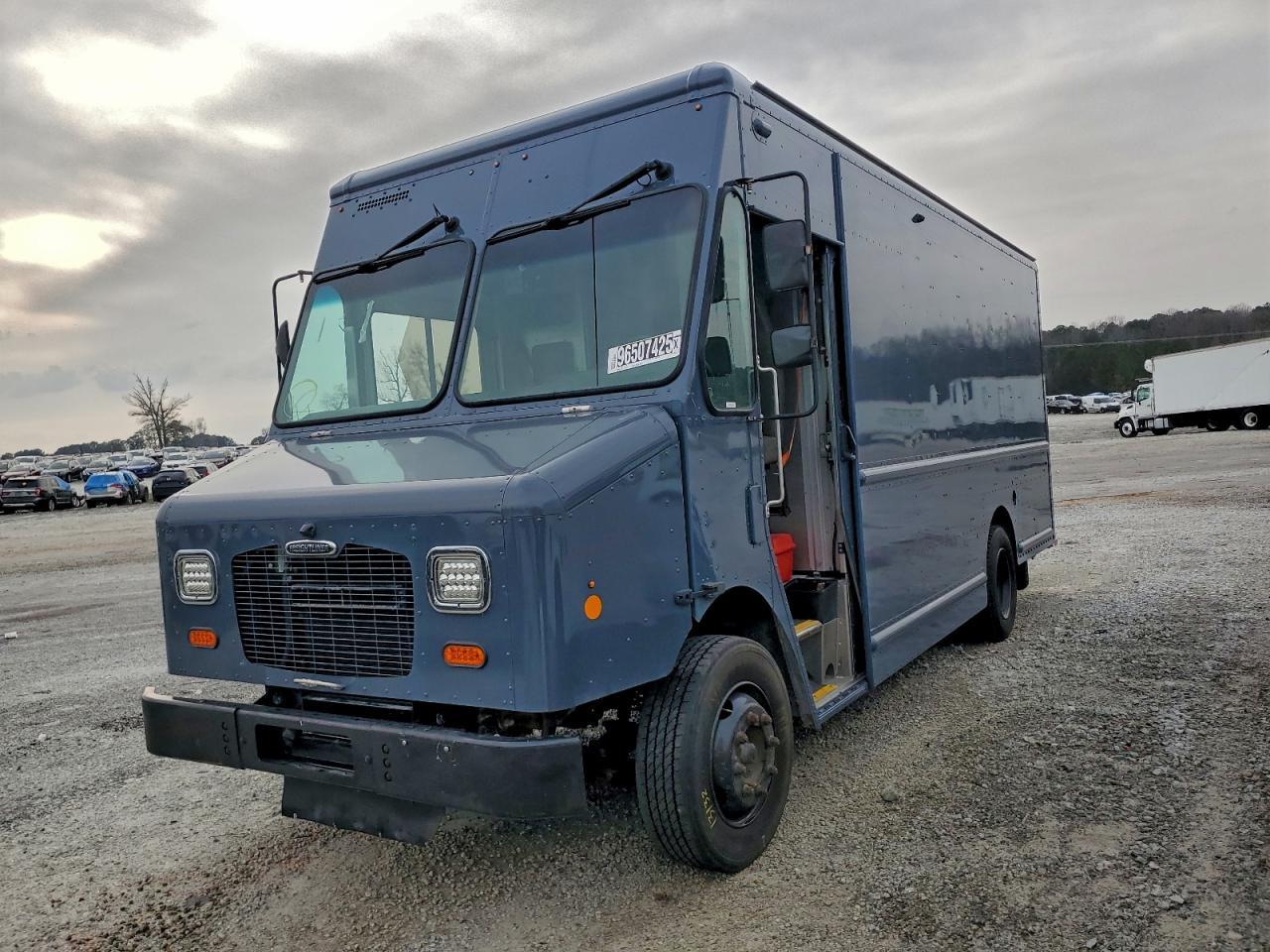 2020 Freightliner MT45G Delivery Truck
