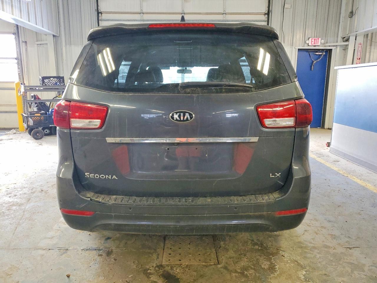 2016 KIA Sedona lx