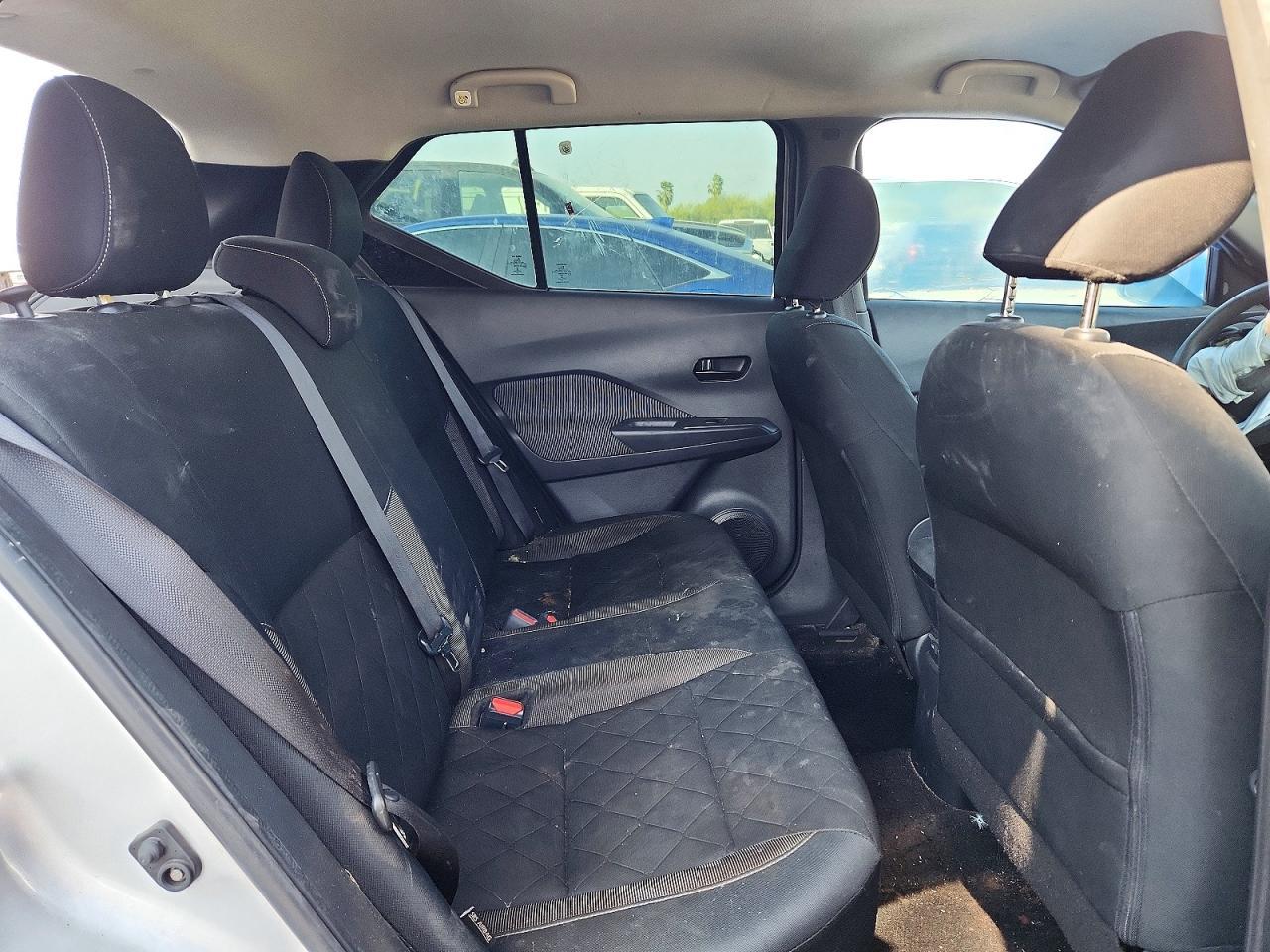 2020 Nissan Kicks s