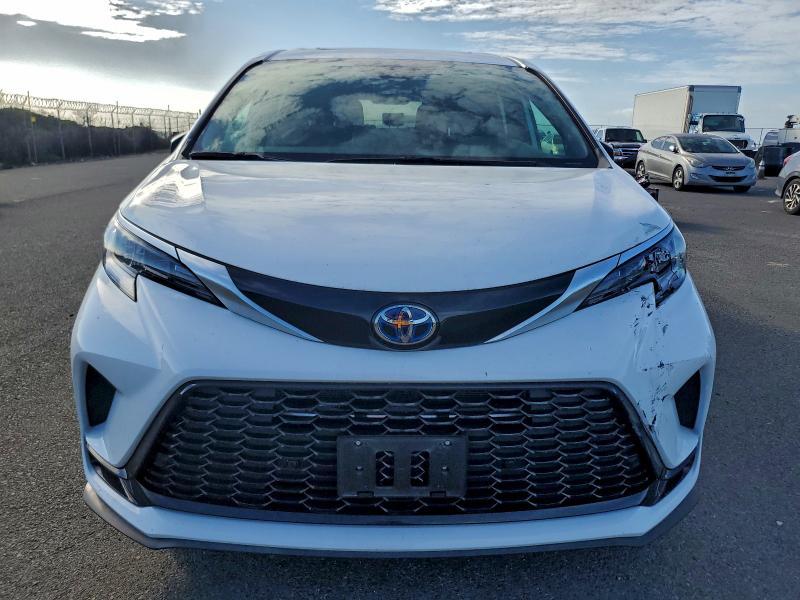 2024 Toyota Sienna xse